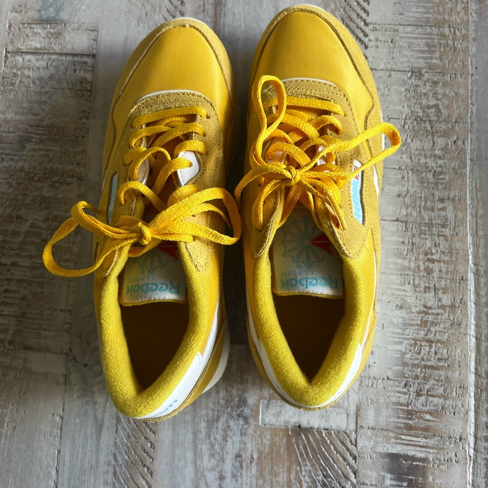 Reebok Classic Yellow Sneakers size 6.5 - Picture 3 of 5